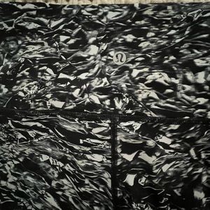 Like new! Barely warn black and white lulu leggings